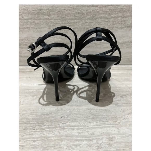 Black strappy sandals from Reiss
Brand new with tag
Size UK 41 / us 10.5 - Picture 2 of 6